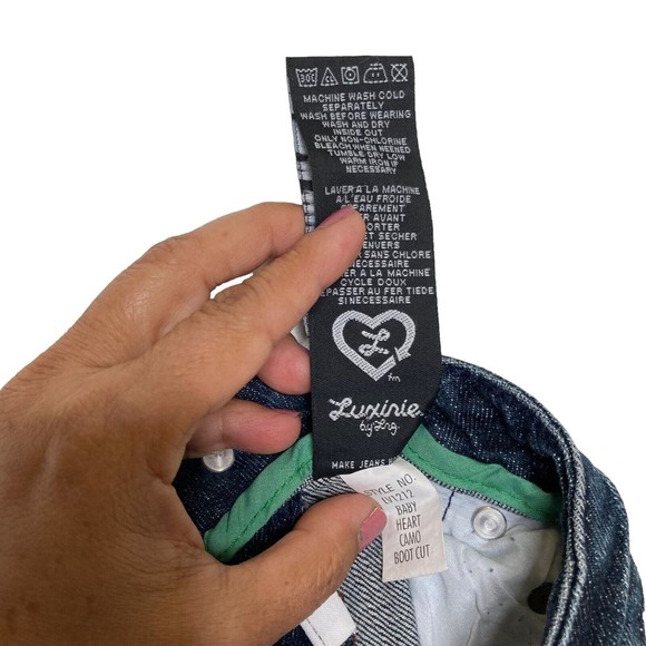 Luxirie by LRG Baby Heart Camo Bootcut Distressed Stretch Flared Jeans 26 NWT - Picture 10 of 12